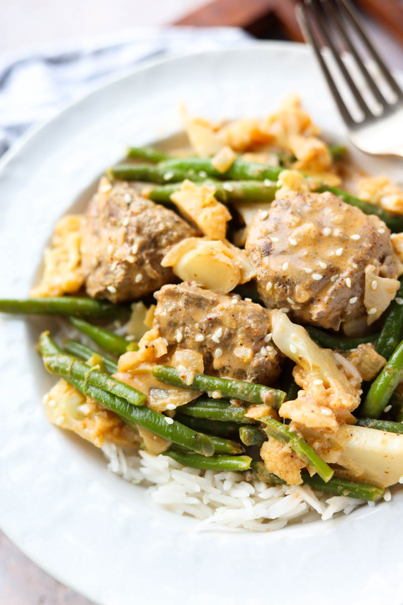 Meatballs with curry and vegetables.