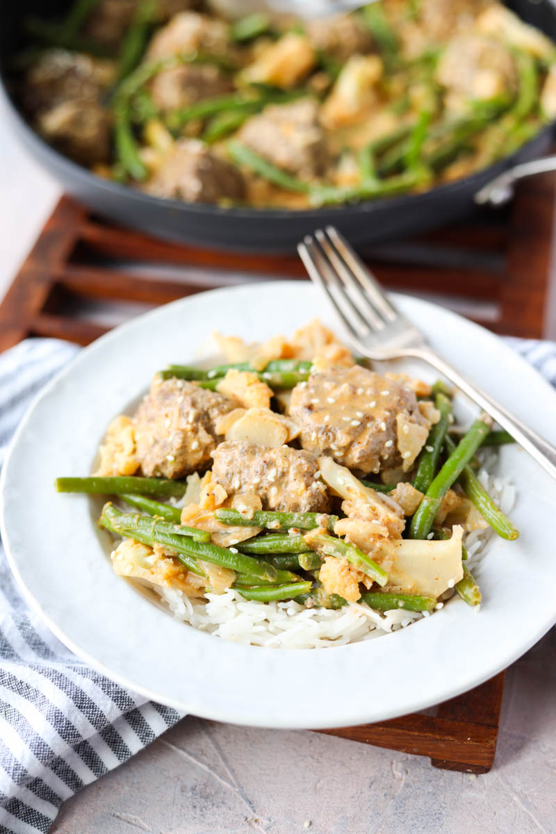 Close up picture of curry meatball dinner.