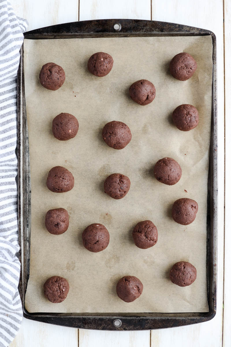 Cake pops rolled out on a baking sheet.